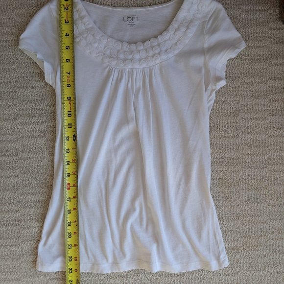 Ann Taylor LOFT white top with rosette detail - Picture 13 of 13